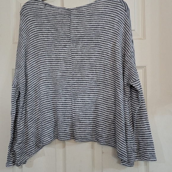 Knit Long Sleeve Striped Top S (T12) - Picture 5 of 13
